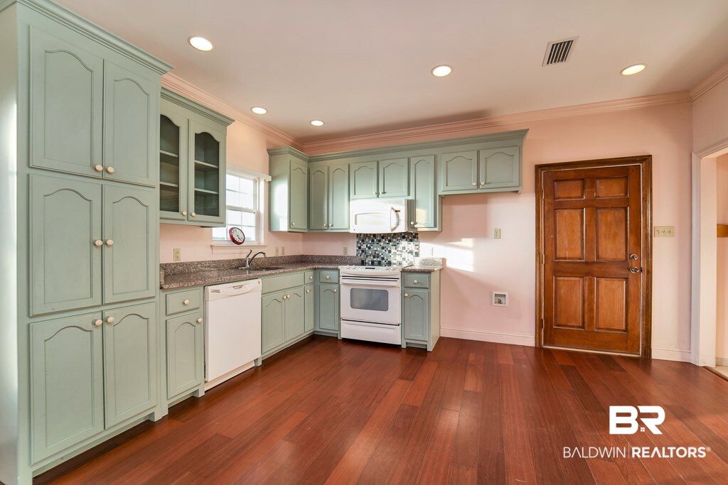 34550 Pine Road South Stapleton, AL 36578 - Photo 35 of 40 Guest House Kitchen