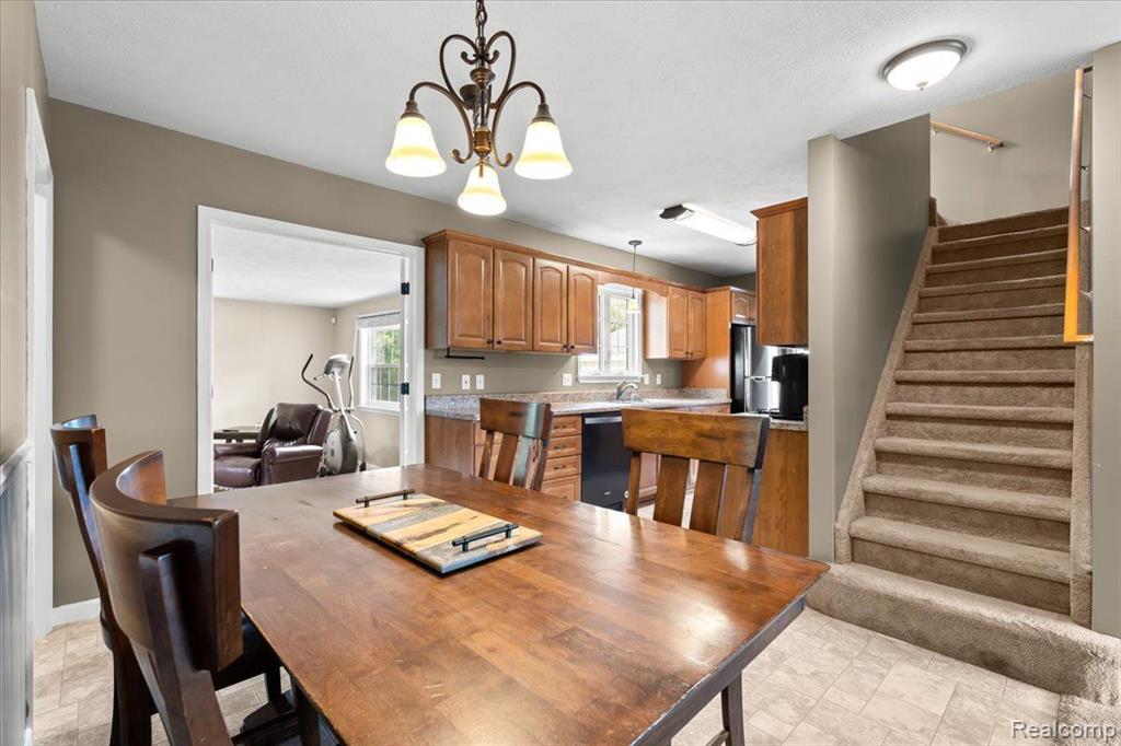 11769 Hibner Road Hartland, MI 48353 - Photo 7 of 38