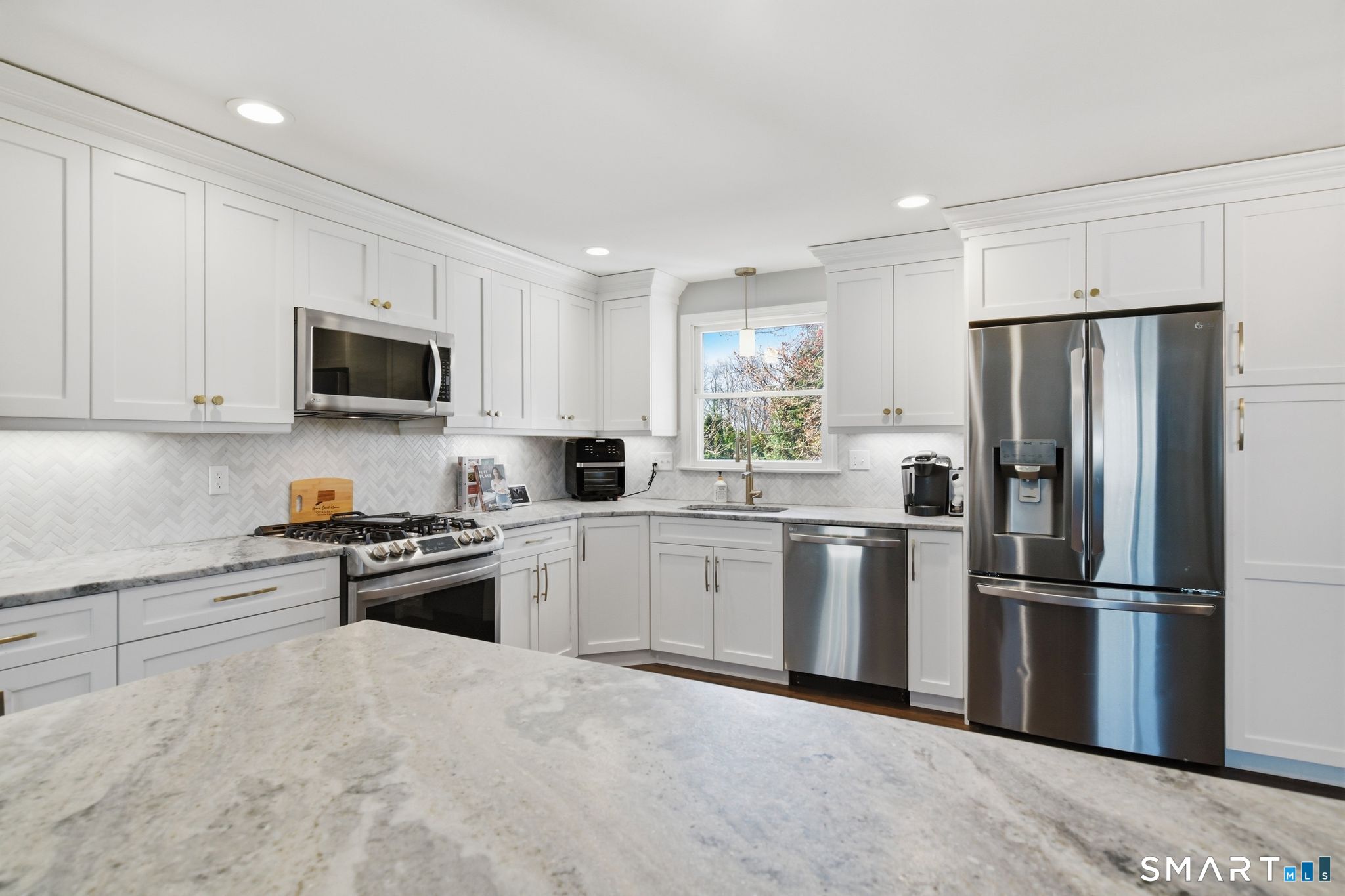 3 Bouvier Street Enfield, CT 06082 - Photo 4 of 36