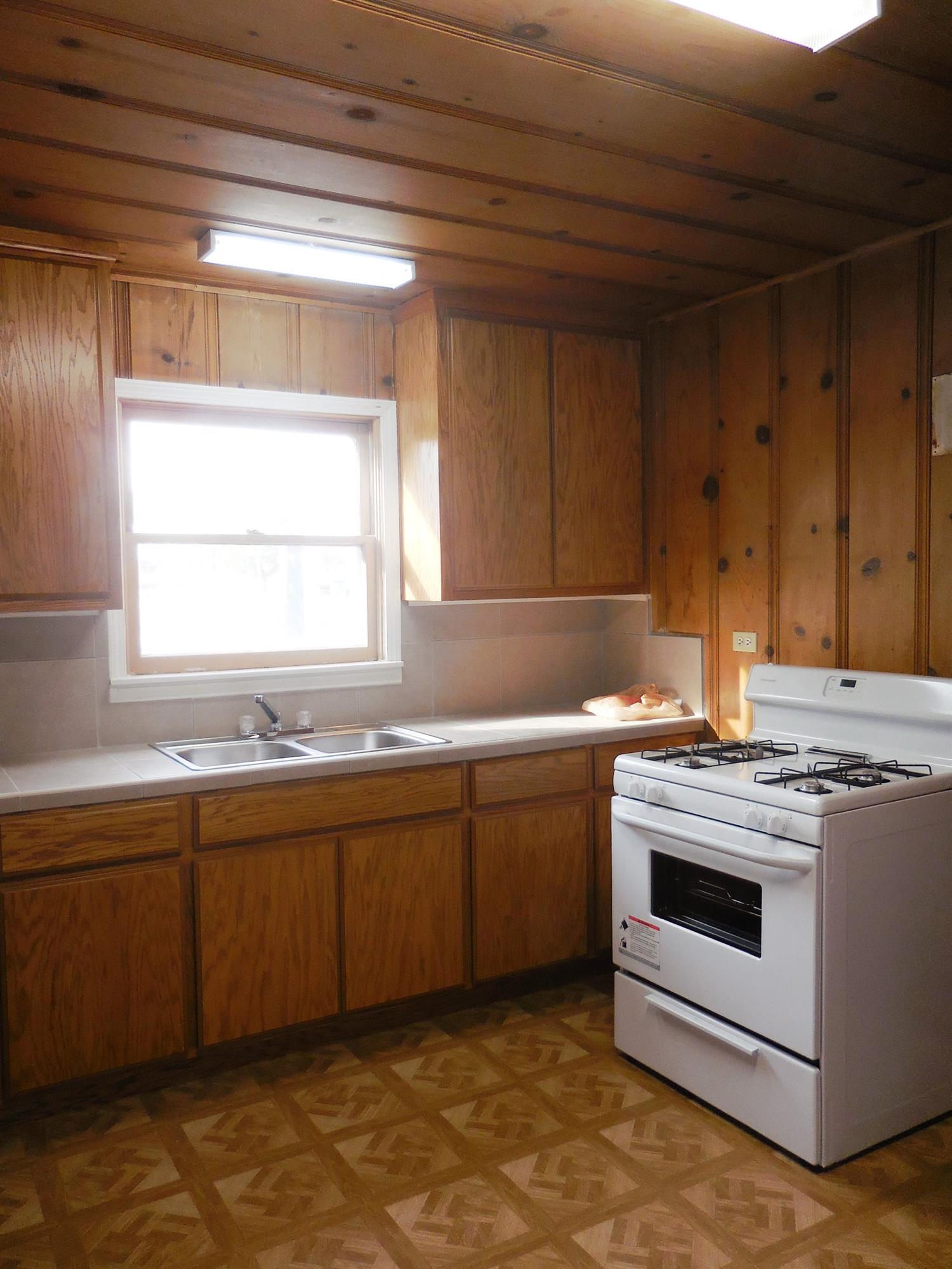 908 Riverside Drive Madera, CA 93638 - Photo 2 of 11