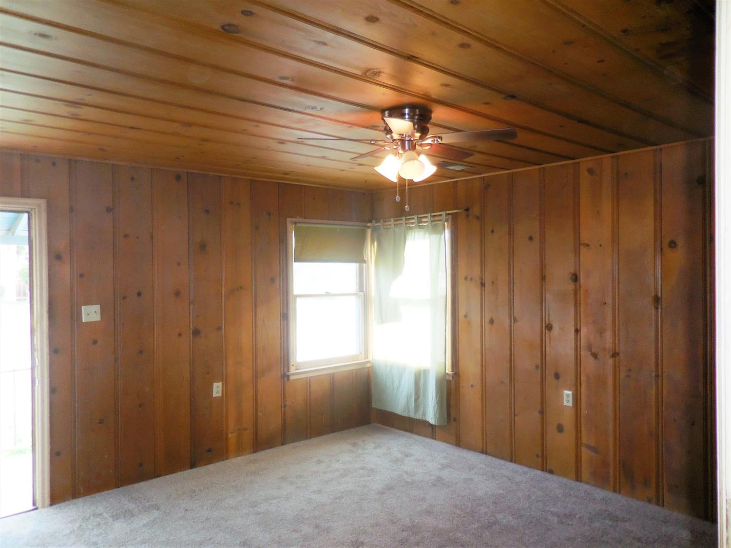 908 Riverside Drive Madera, CA 93638 - Photo 3 of 11