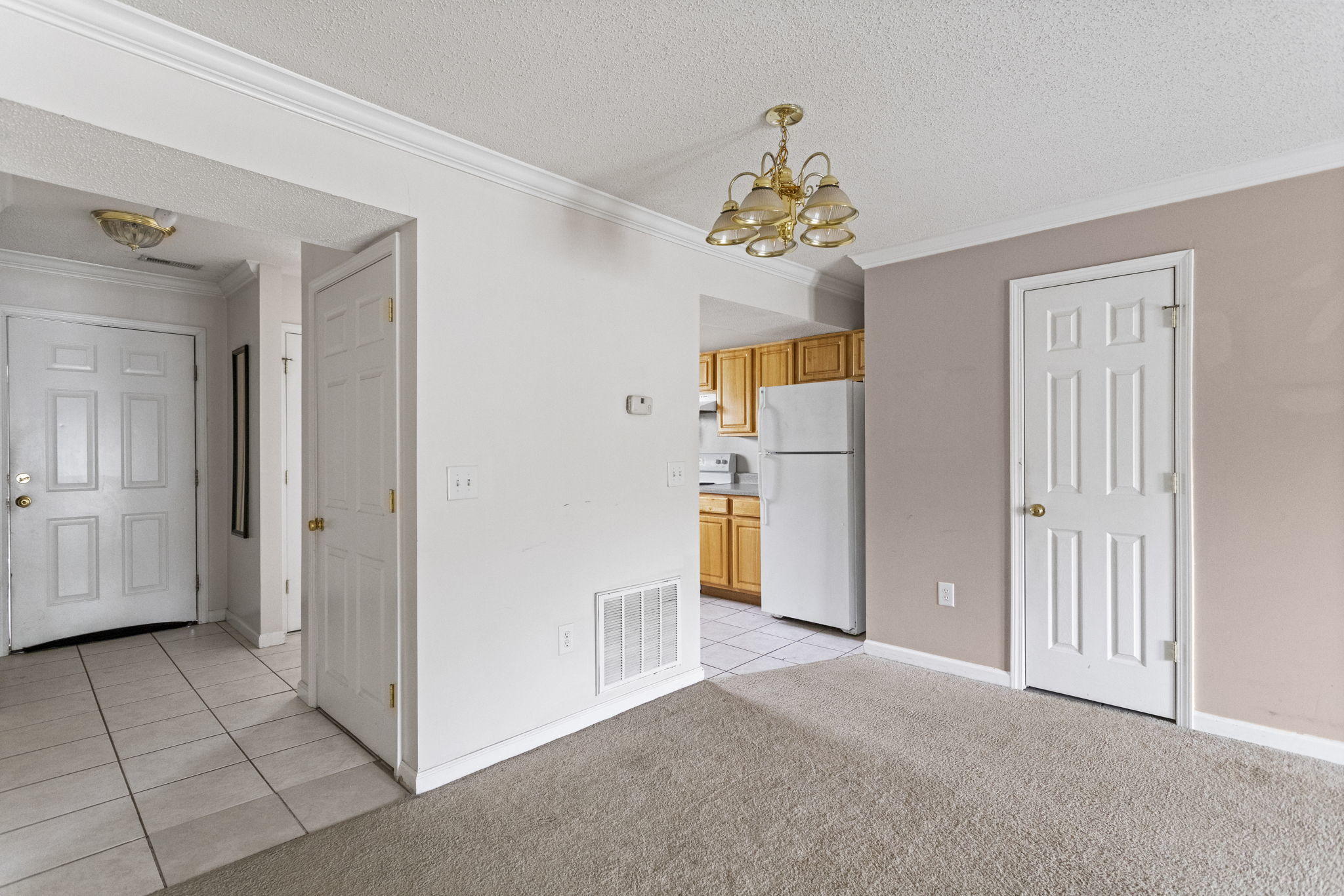 2201 Cherokee Road, Unit 2 Johnson City, TN 37604 - Photo 7 of 18 8-web-or-mls-IMG_9944