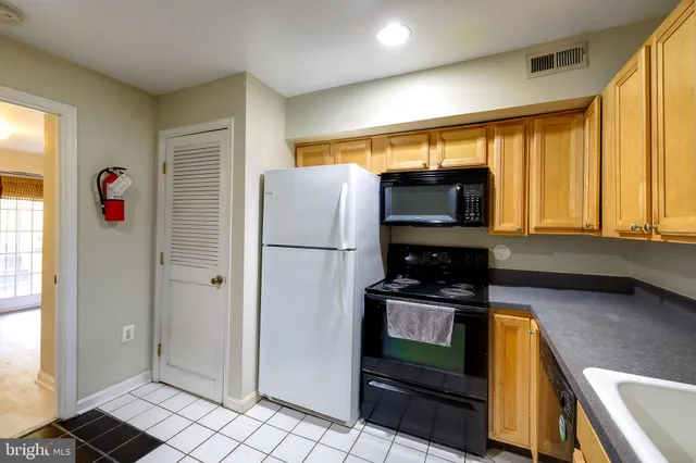 $1,990 | 2025 11th Street Northwest, Washington, DC 20001