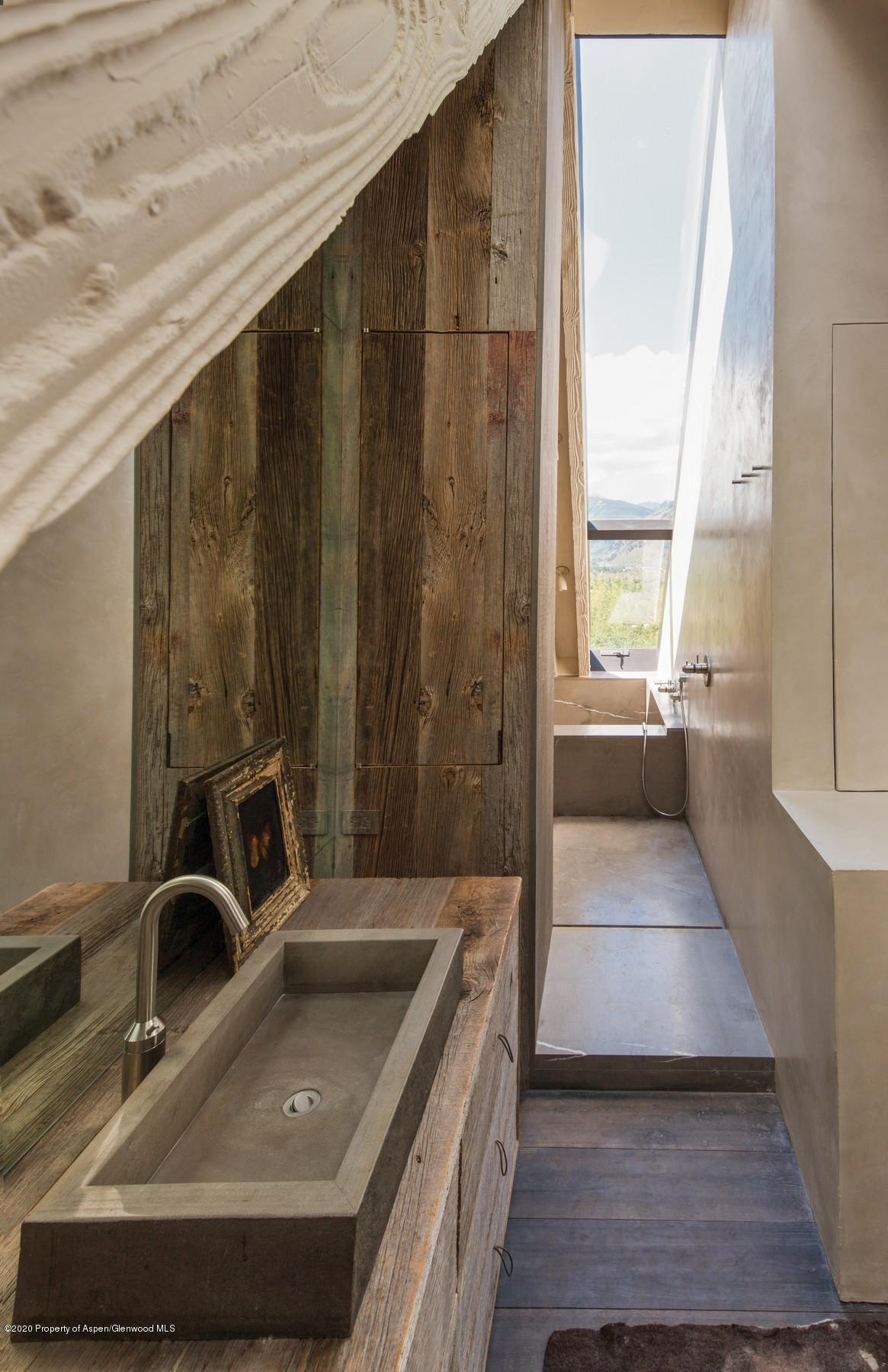 178 Bennett Bench Aspen, CO 81612 - Photo 25 of 39 Master bath soaking tub