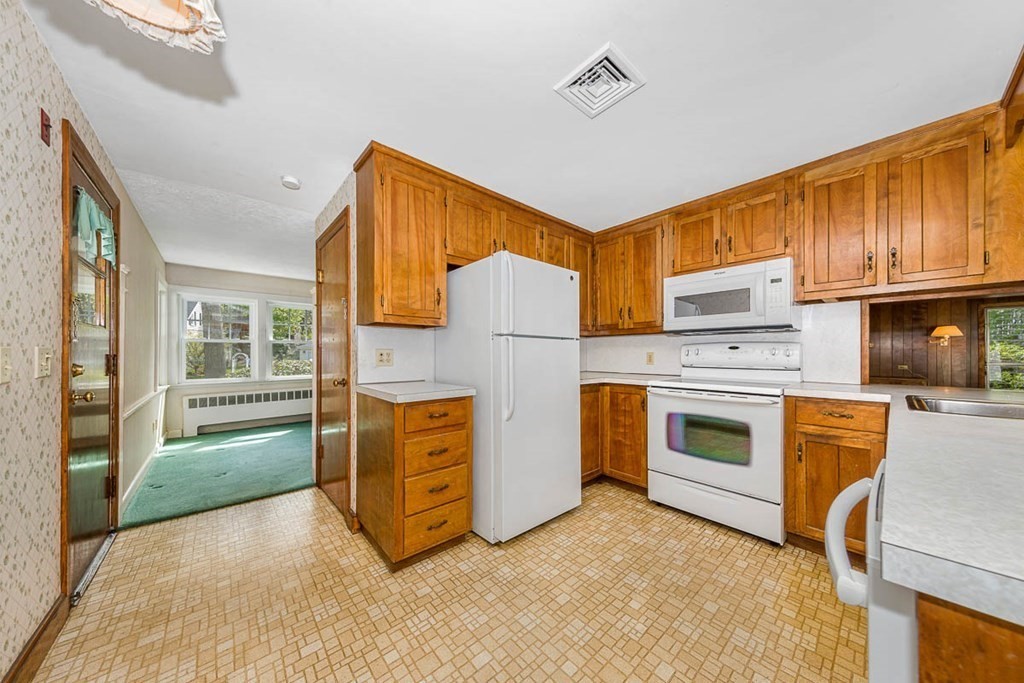 28 Maple Road Melrose, MA 02176 - Photo 11 of 26 Gallery Image 11