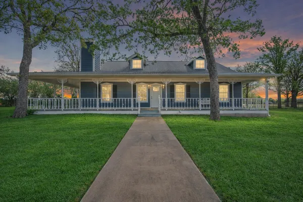 $695,000 | 2205 South US Highway 77, Giddings, TX 78942