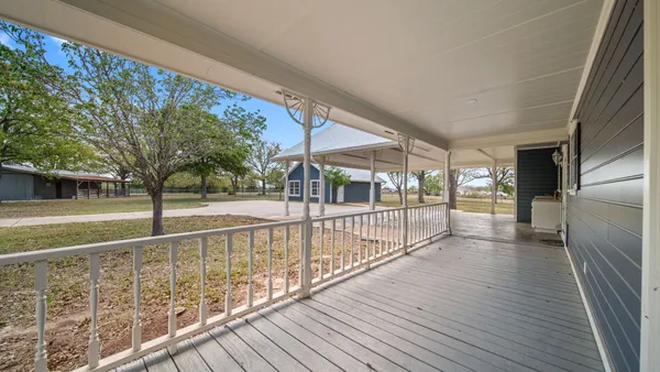 $695,000 | 2205 South US Highway 77, Giddings, TX 78942