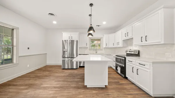 $695,000 | 2205 South US Highway 77, Giddings, TX 78942