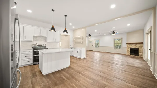 $695,000 | 2205 South US Highway 77, Giddings, TX 78942