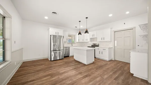 $695,000 | 2205 South US Highway 77, Giddings, TX 78942