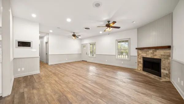 $695,000 | 2205 South US Highway 77, Giddings, TX 78942