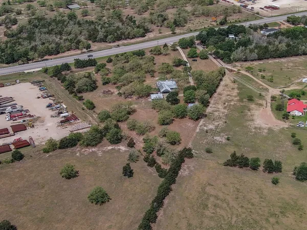 $695,000 | 2205 South US Highway 77, Giddings, TX 78942
