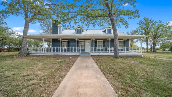 $695,000 | 2205 South US Highway 77, Giddings, TX 78942