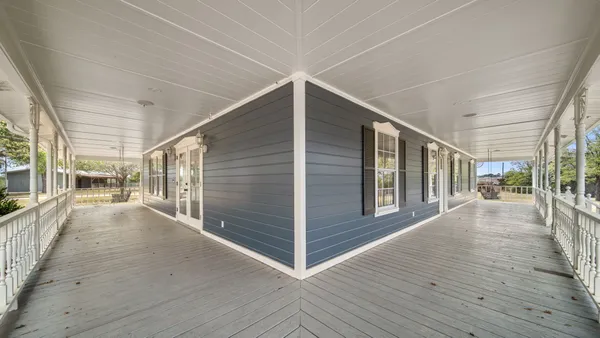 $695,000 | 2205 South US Highway 77, Giddings, TX 78942