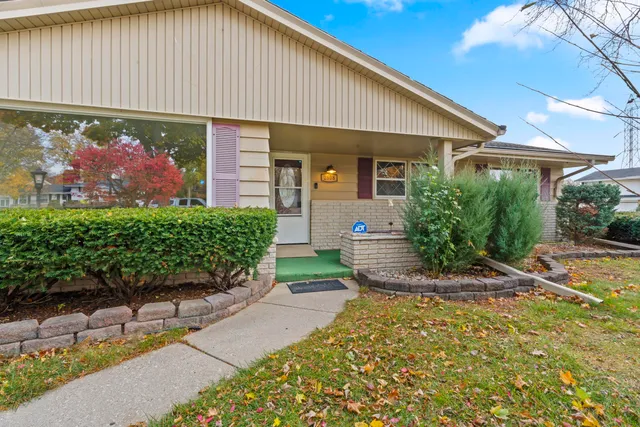 $374,900 | 2808 North Park Drive, Wauwatosa, WI 53222