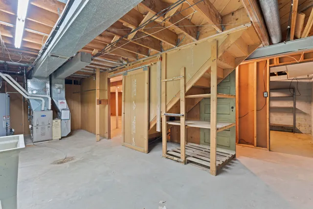 $374,900 | 2808 North Park Drive, Wauwatosa, WI 53222