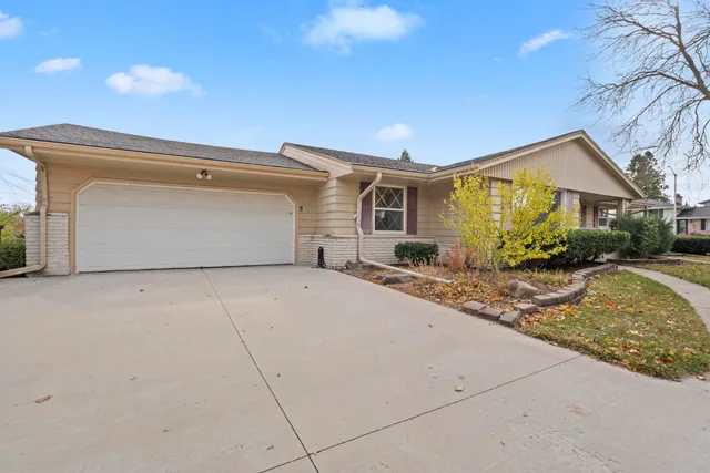 $374,900 | 2808 North Park Drive, Wauwatosa, WI 53222