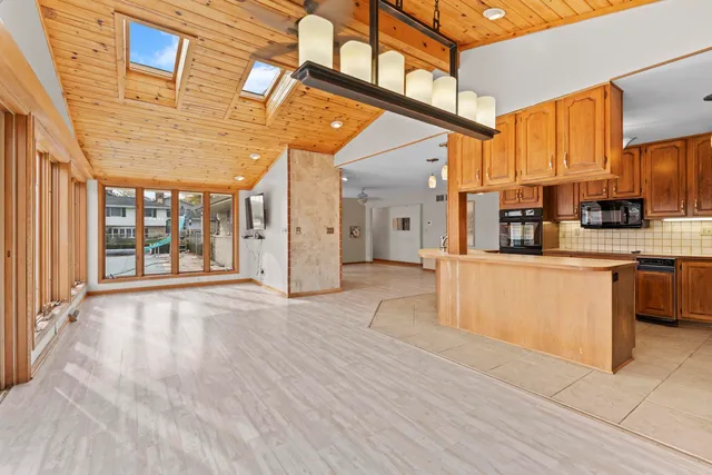 $374,900 | 2808 North Park Drive, Wauwatosa, WI 53222