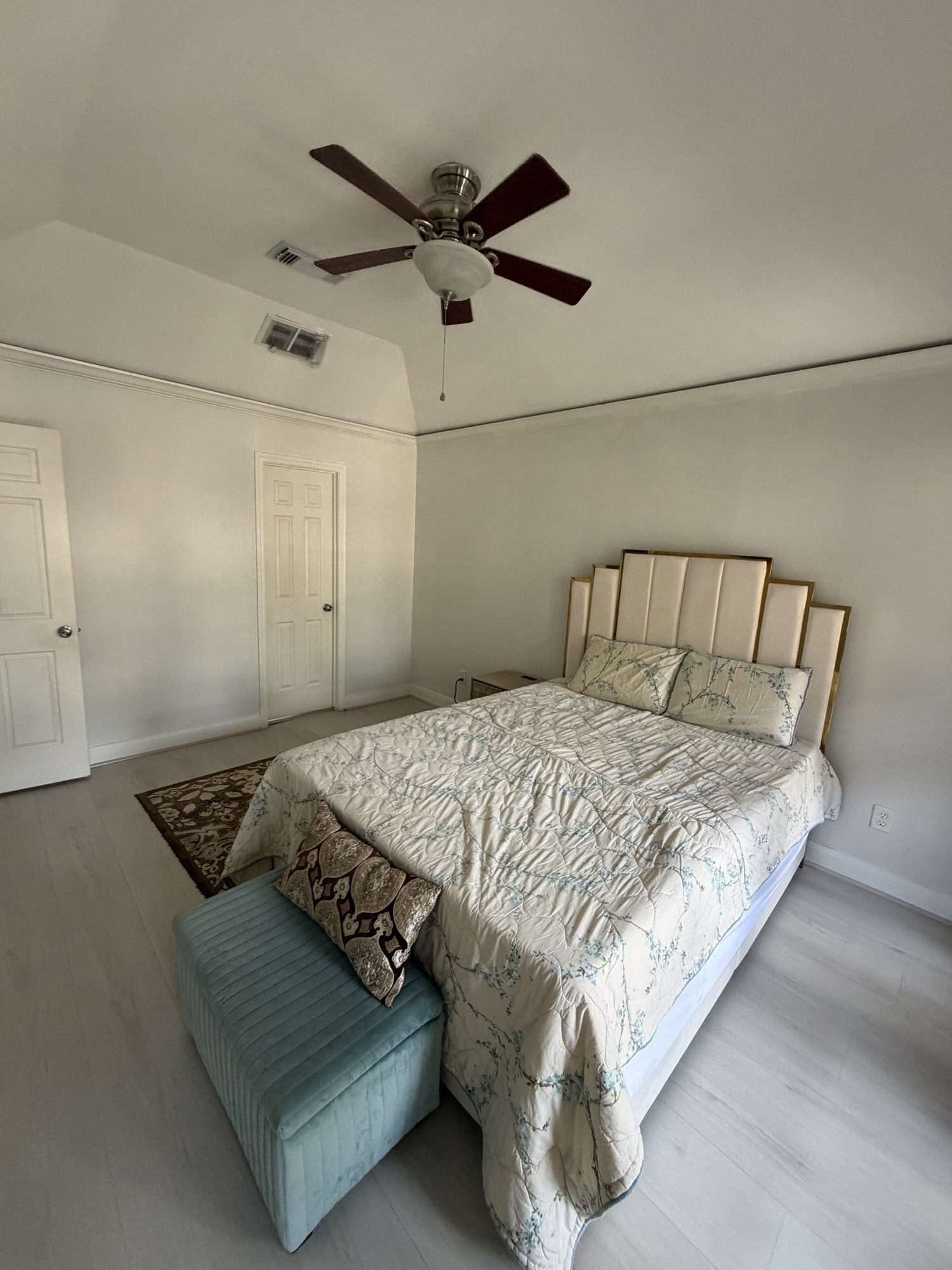 5515 Strack Road, Unit 121 Houston, TX 77069 - Photo 24 of 33 Spacious primary bedroom offering comfort and natural light.