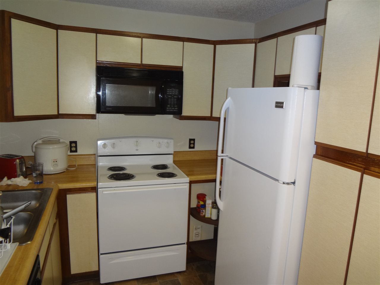 1346 Hunters Road, Unit F Harrisonburg, VA 22801 - Photo 3 of 10 Gallery Image 3