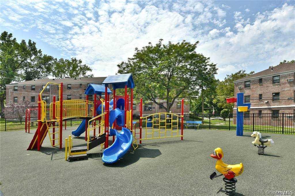 1 Terrace Circle, Unit 3F Great Neck, NY 11021 - Photo 5 of 5