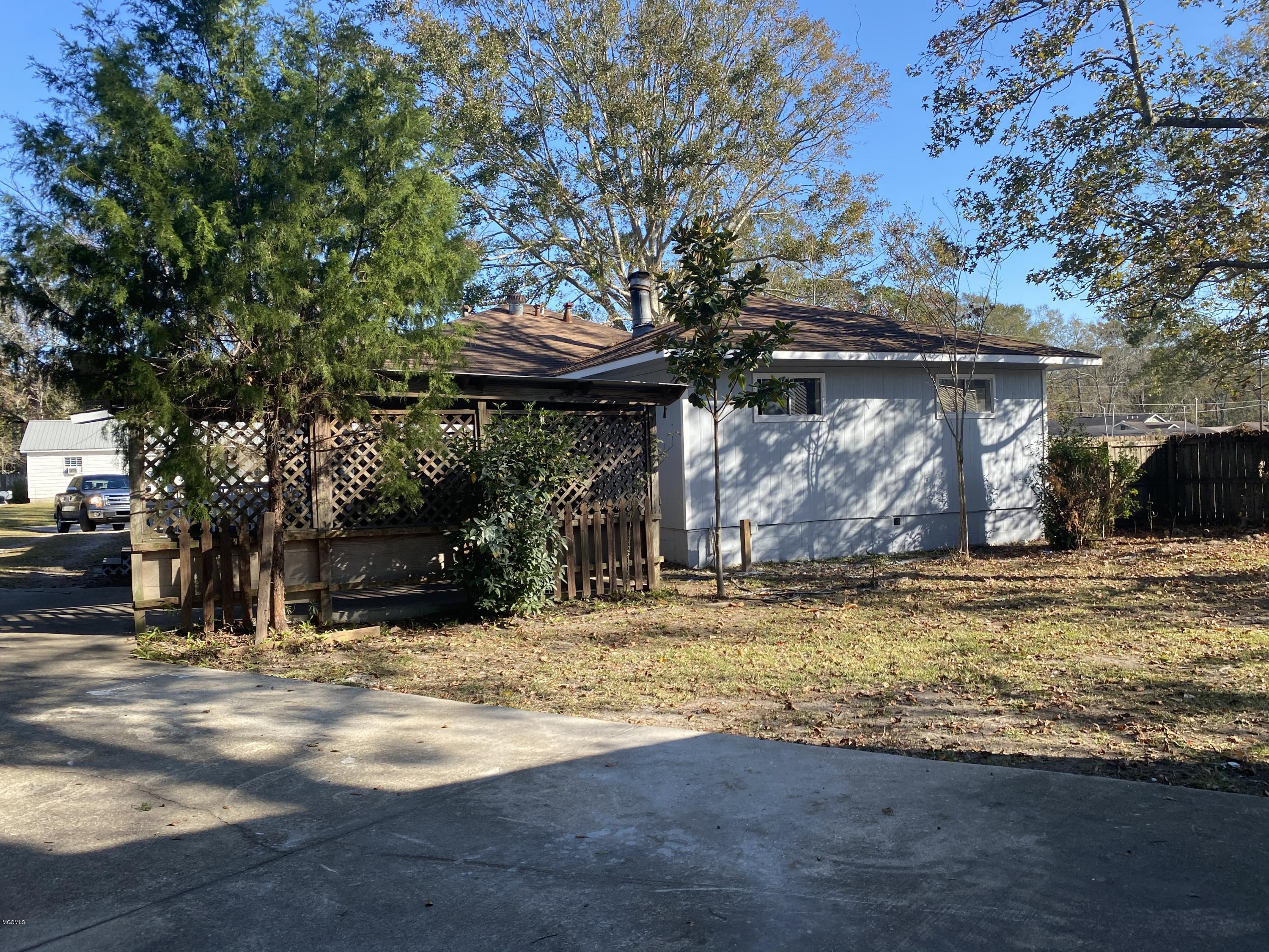2918 Bellview Avenue Moss Point, MS 39563 - Photo 5 of 21 9B58AC0E-12EF-4094-90E7-CAE543B8462D