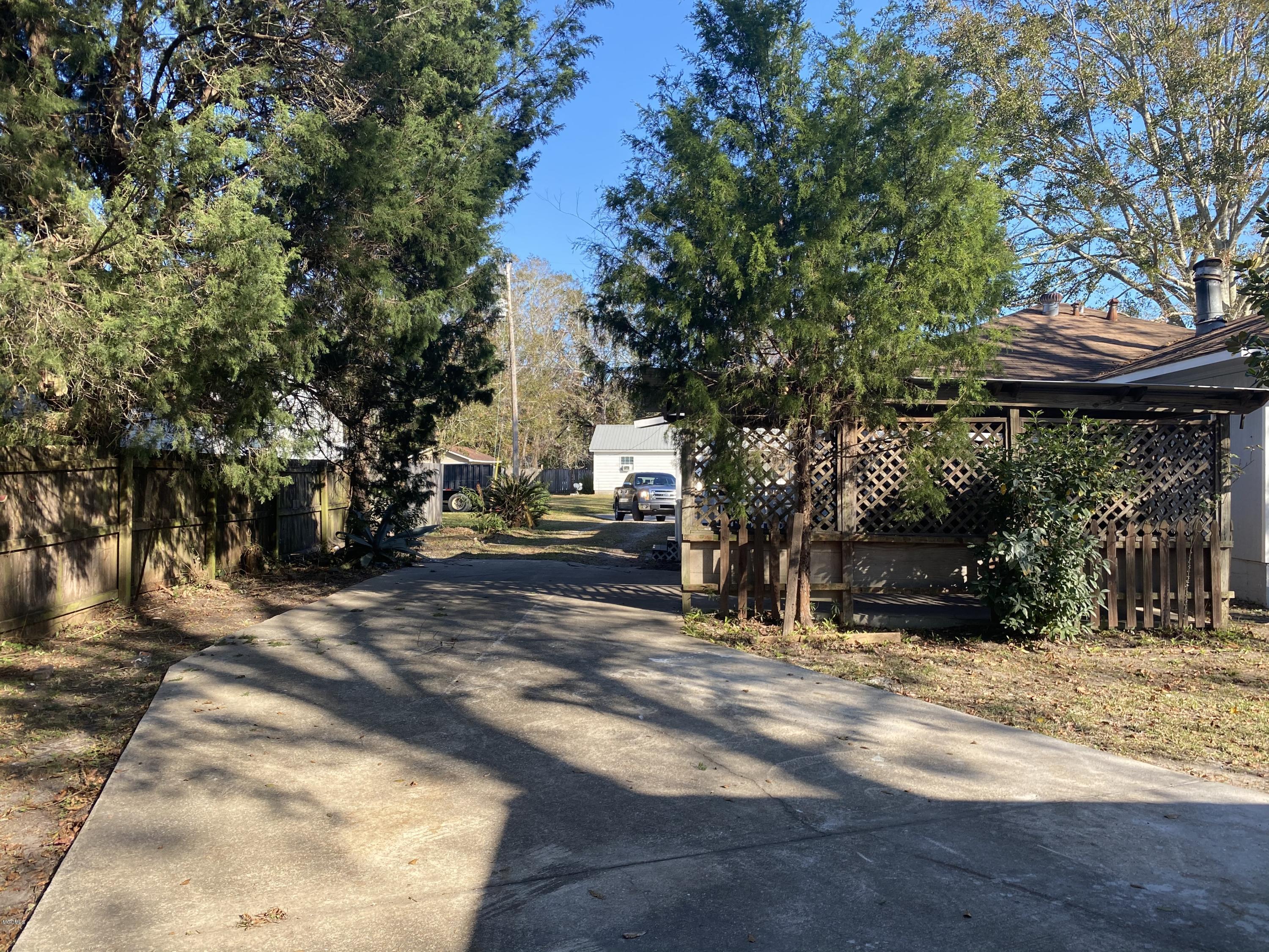 2918 Bellview Avenue Moss Point, MS 39563 - Photo 6 of 21 CFE29393-88C0-49E6-8B75-ADDF95F48426