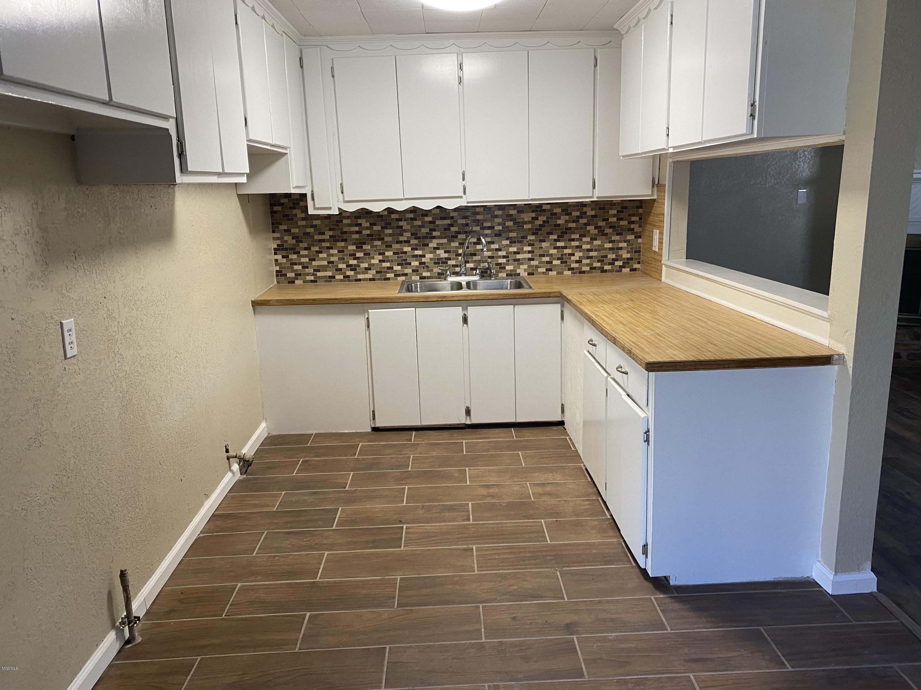 2918 Bellview Avenue Moss Point, MS 39563 - Photo 7 of 21 9096D035-E9BC-4096-B342-0958CC8CFCA6
