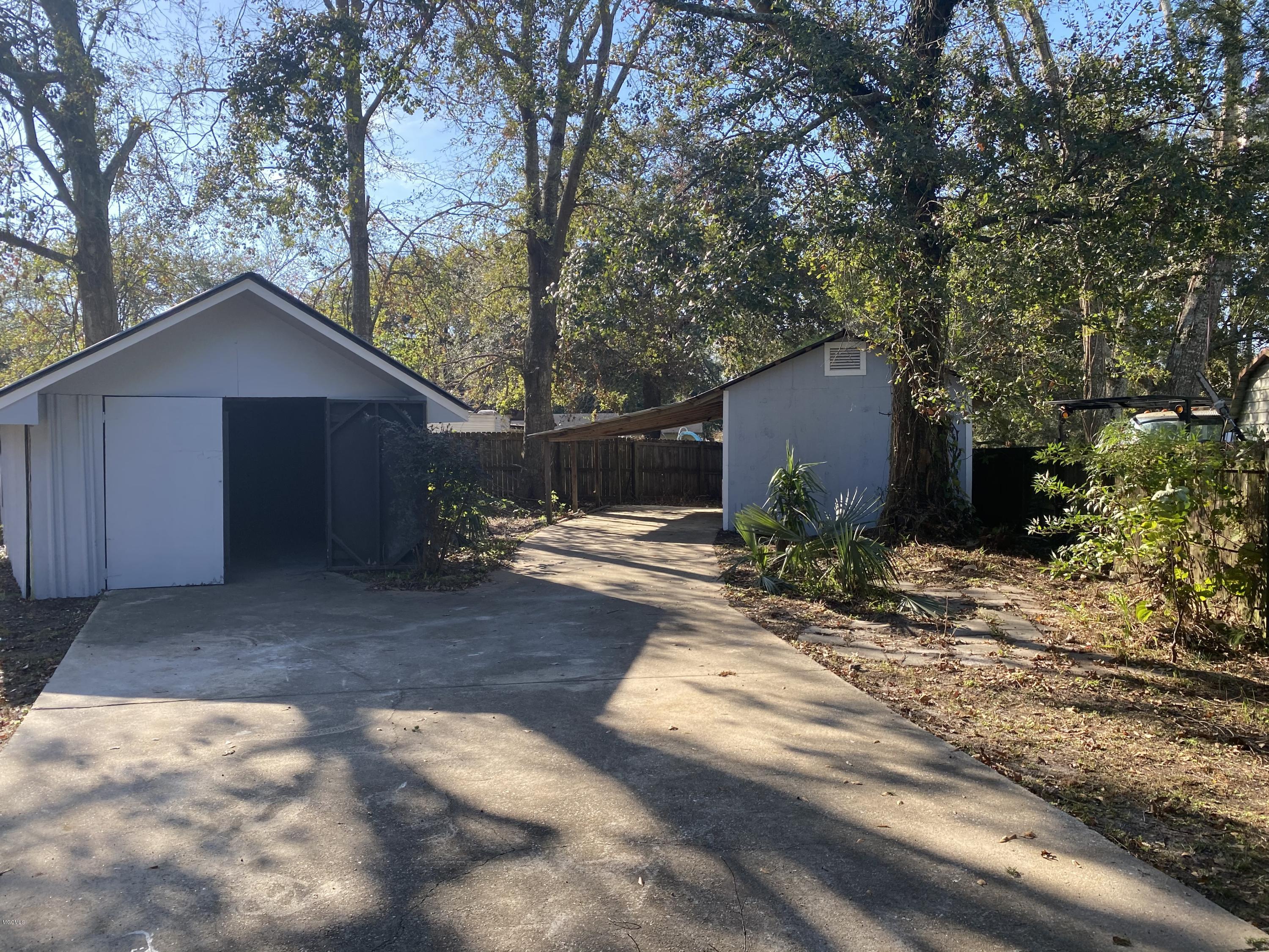 2918 Bellview Avenue Moss Point, MS 39563 - Photo 9 of 21 F008F61E-4B7C-4369-B11D-D09AF1BB785C