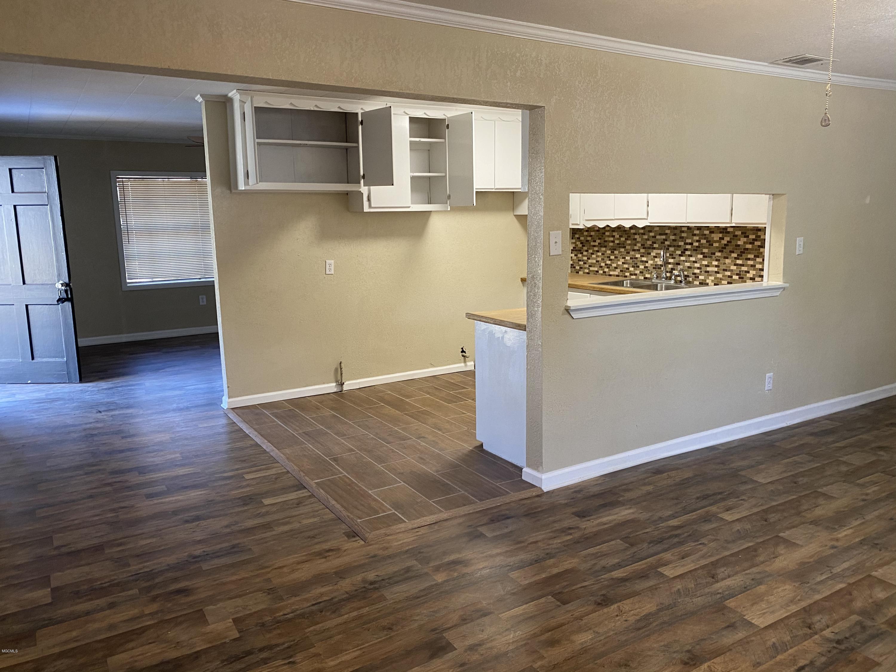 2918 Bellview Avenue Moss Point, MS 39563 - Photo 10 of 21 9A5AD742-7CAE-4B76-8CD0-9EA6F882F57D