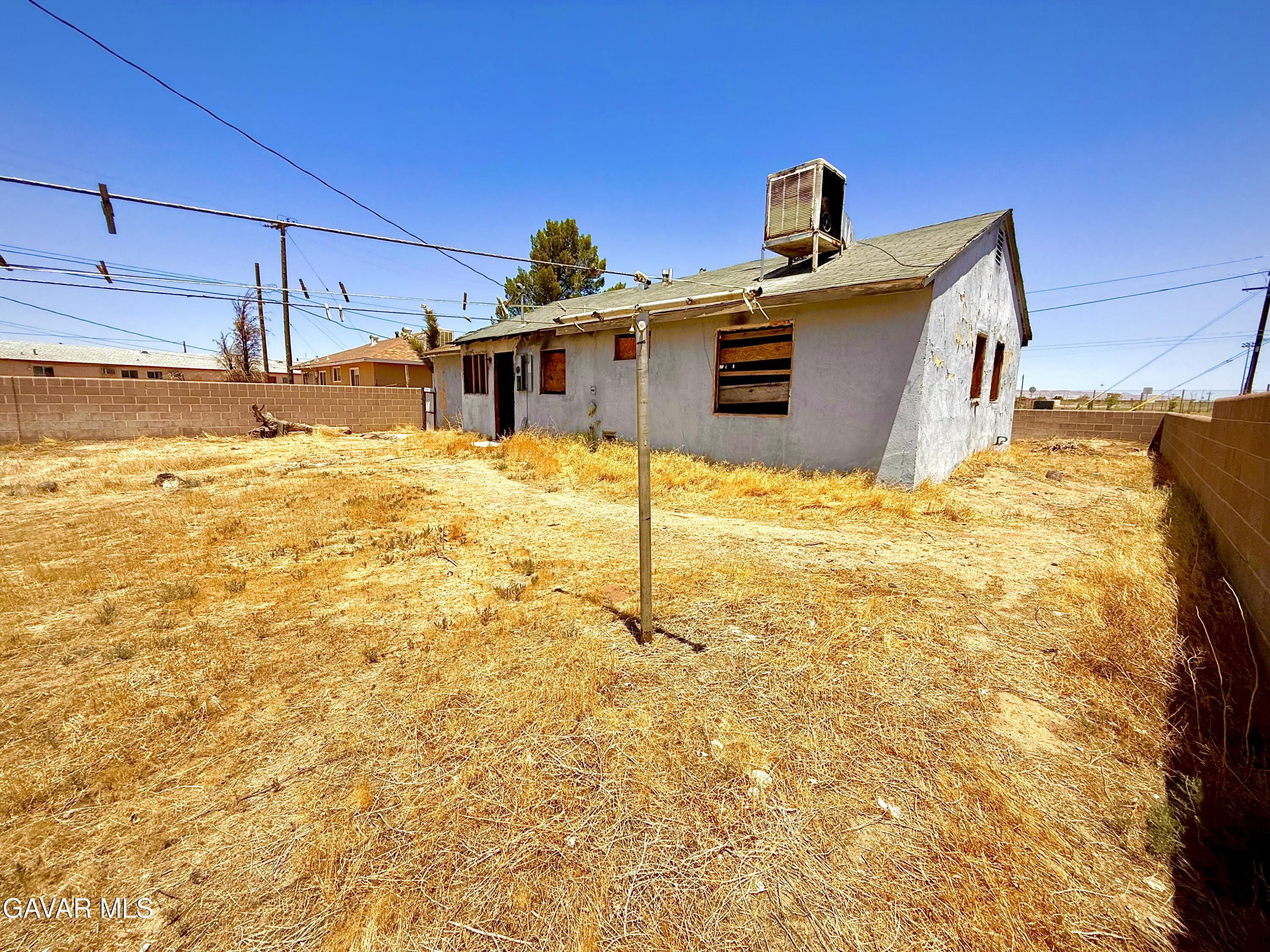 1918 Barstow Road Mojave, CA 93501 - Photo 3 of 13 IMG_1913