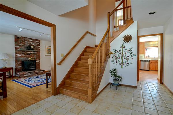 43 Wayside Road Westborough, MA 01581 - Photo 2 of 28 Gallery Image 2