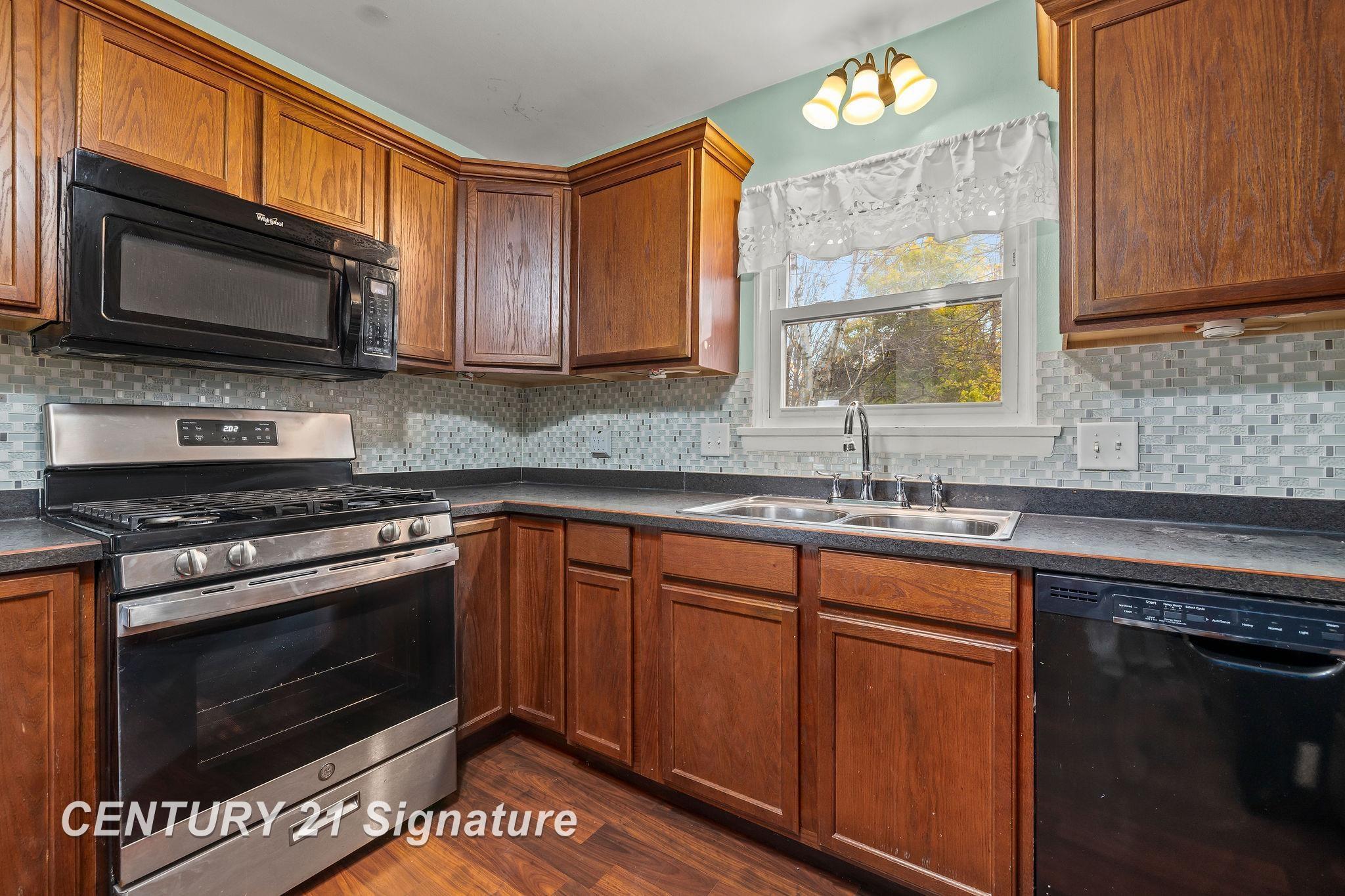 4571 Shattuck Road Saginaw, MI 48603 - Photo 11 of 27 50161200-c8e864b9-3ed8-455a-8347-0fd2c8b17f9f.JPG