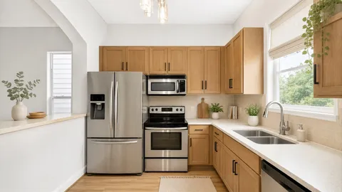 $379,900 | 4439 Spencer Street, Houston, TX 77007