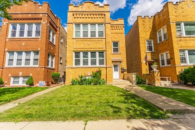 $1,750 | 4820 West Wolfram Street, Unit 2, Chicago, IL 60641
