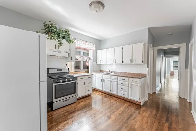 $1,750 | 4820 West Wolfram Street, Unit 2, Chicago, IL 60641