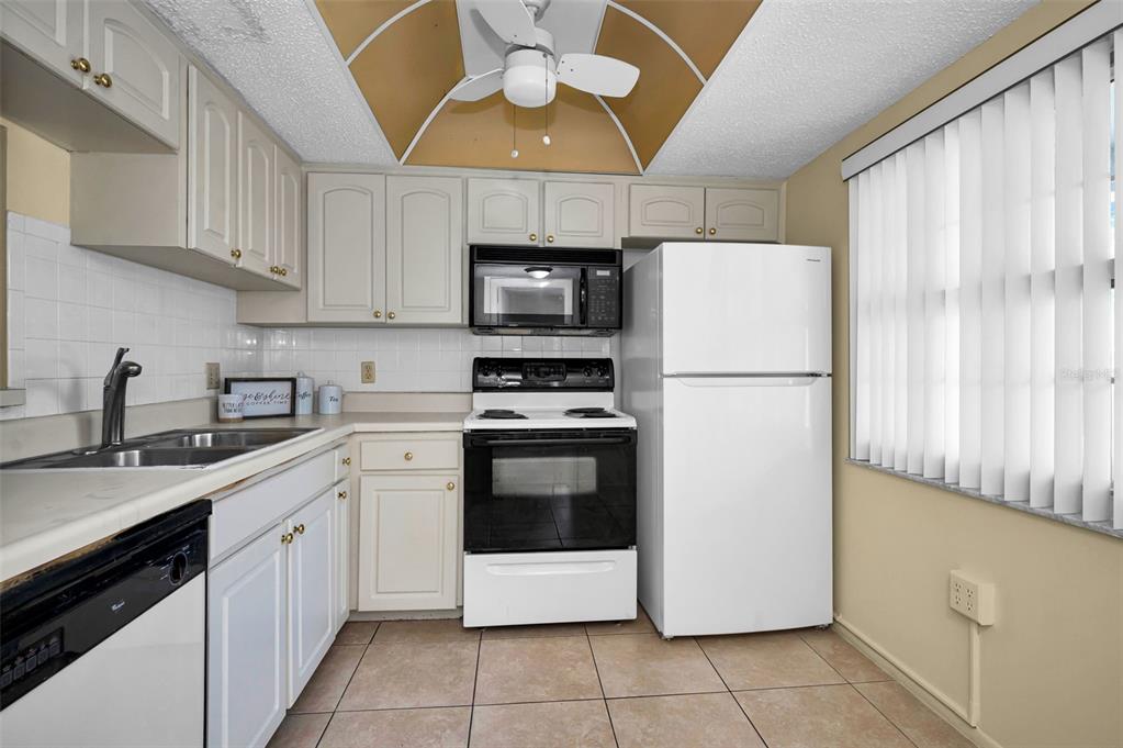 936 Virginia Street, Unit 201 Dunedin, FL 34698 - Photo 10 of 43