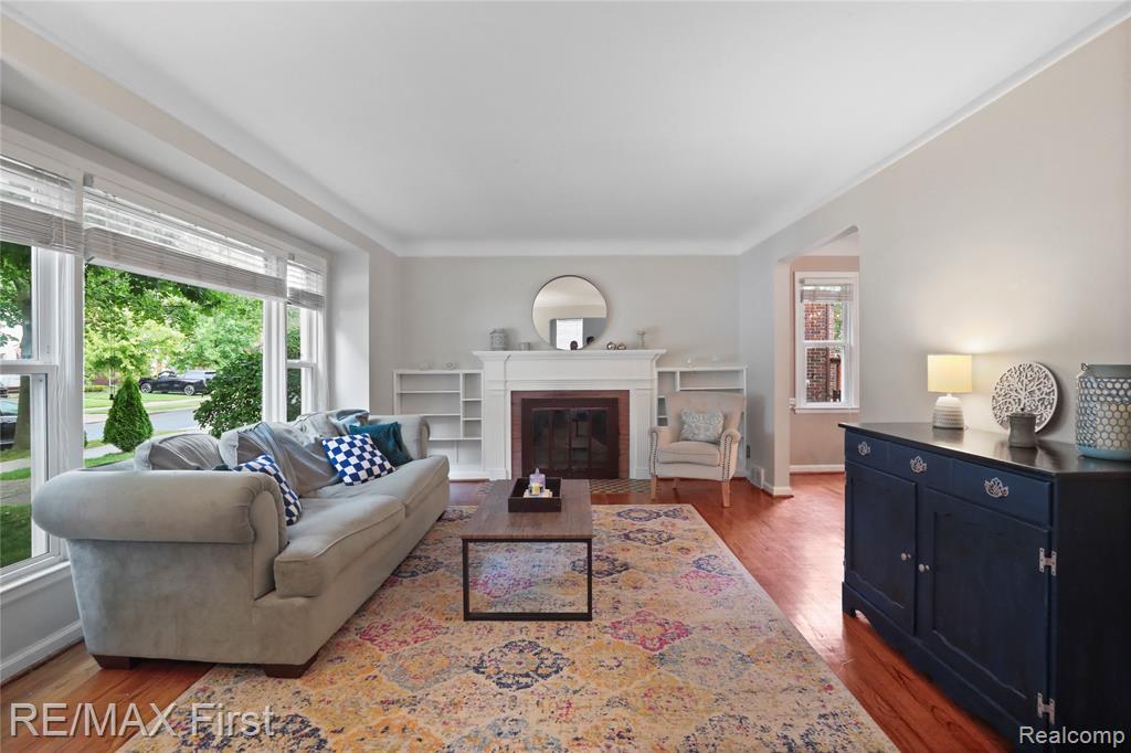 324 Fisher Road Grosse Pointe Farms, MI 48230 - Photo 4 of 22