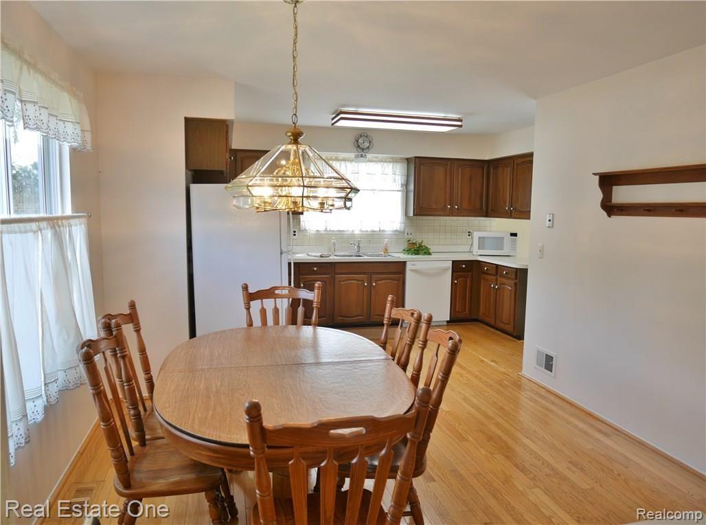 651 Lockport Road Rochester, MI 48307 - Photo 9 of 22 kitchen and breakfast.JPG