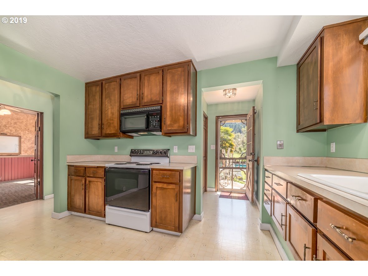 8745 Thurston Road Springfield, OR 97478 - Photo 12 of 31 Gallery Image 12
