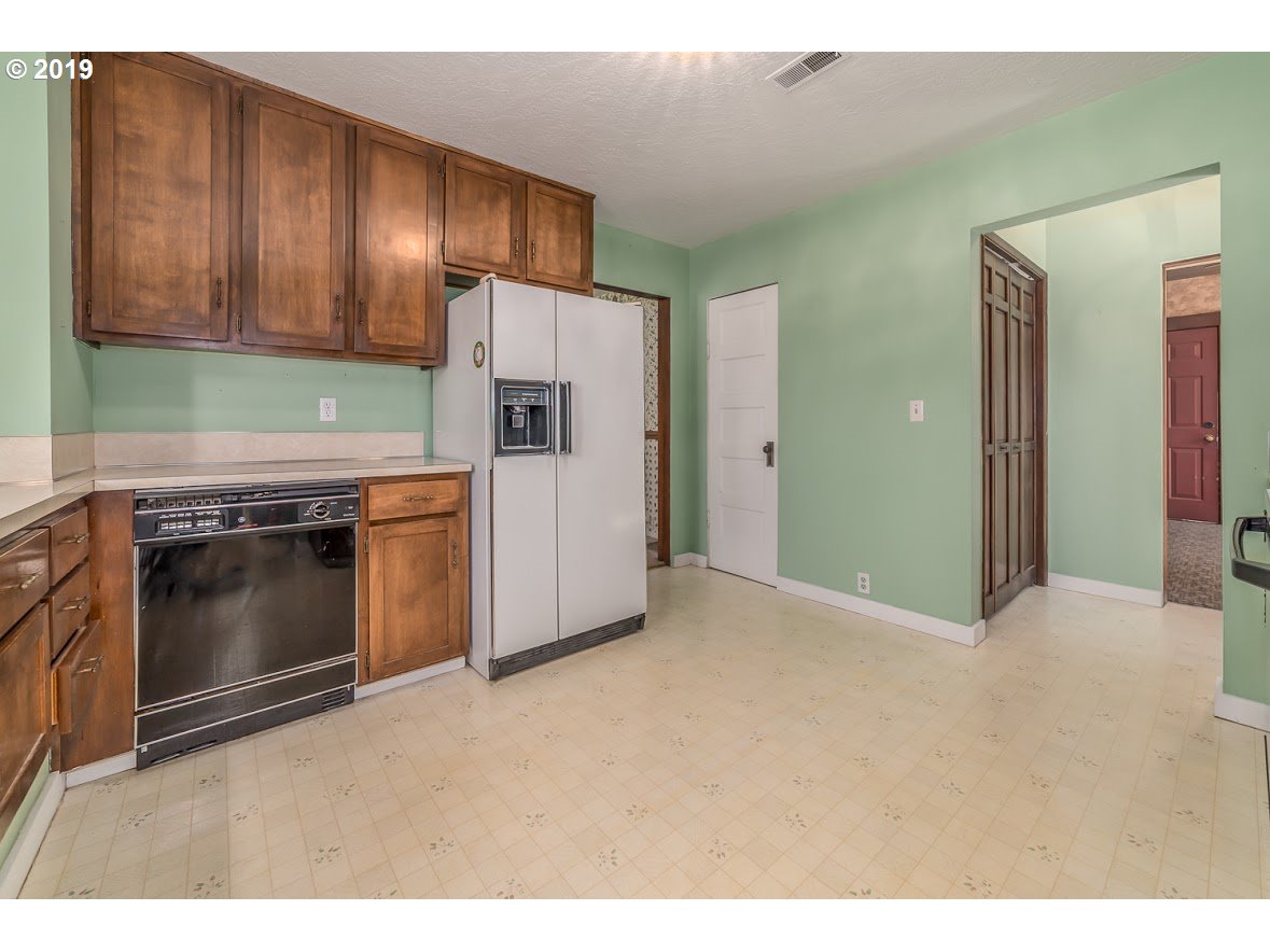 8745 Thurston Road Springfield, OR 97478 - Photo 13 of 31 Gallery Image 13