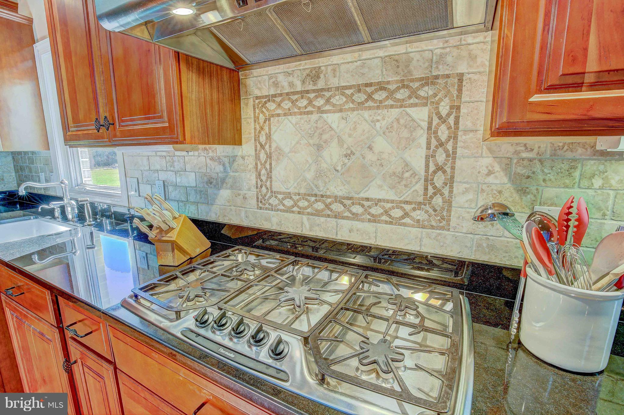 2025 Potts Point Road Huntingtown, MD 20639 - Photo 21 of 53 Gas stovestop