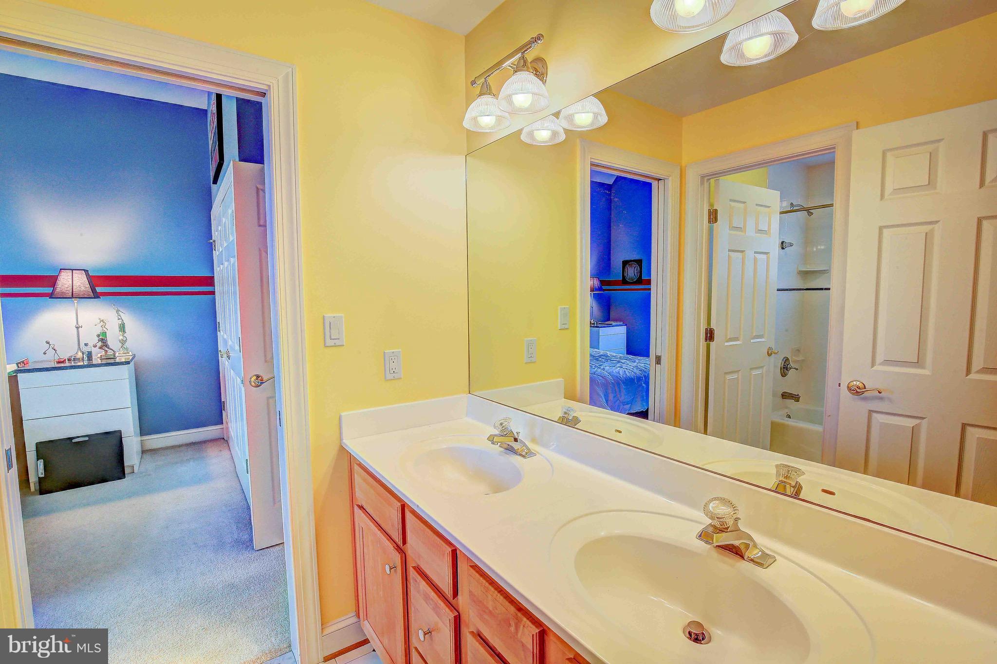 2025 Potts Point Road Huntingtown, MD 20639 - Photo 41 of 53 Jack and Jill bath upstairs