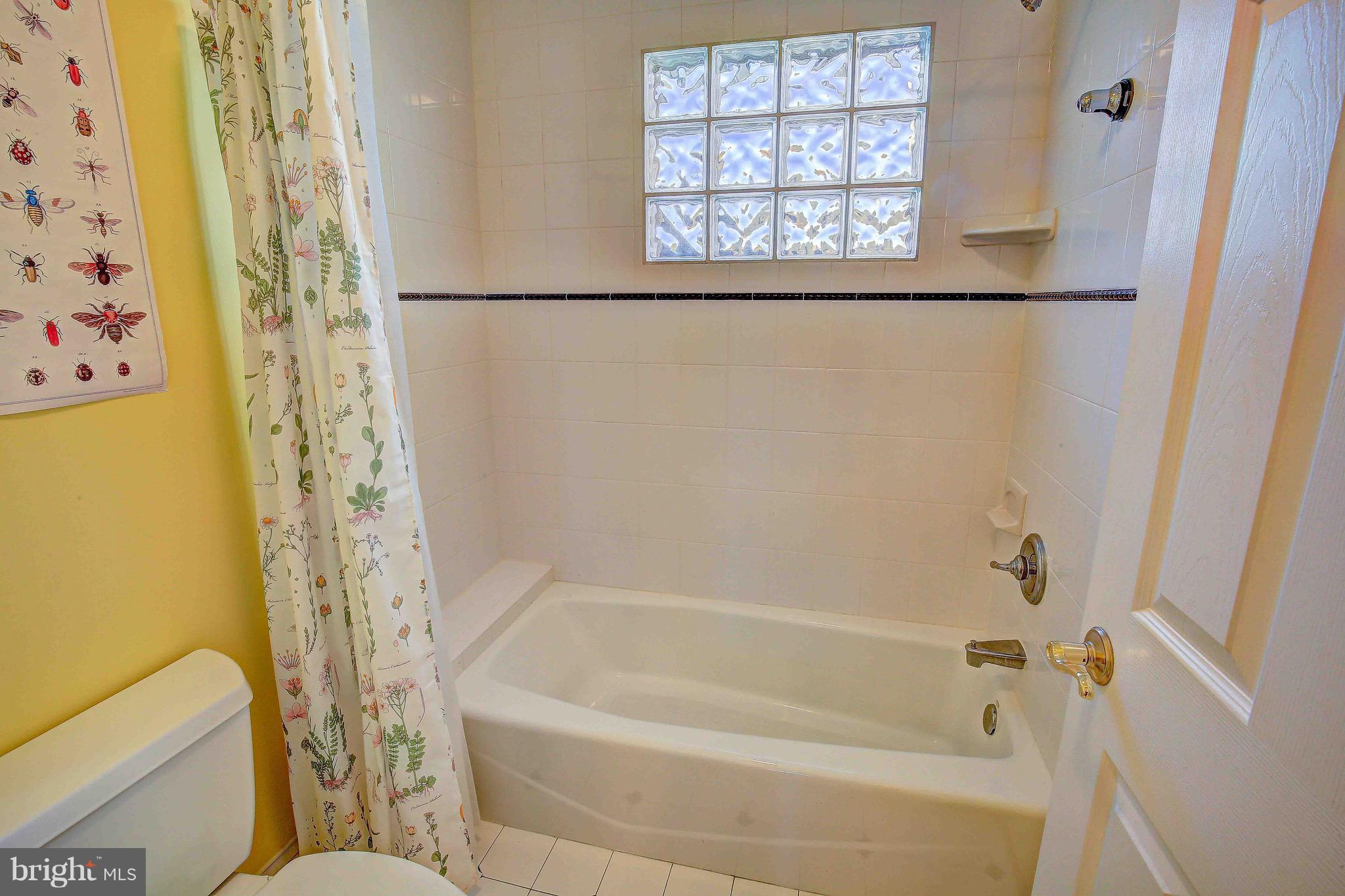 2025 Potts Point Road Huntingtown, MD 20639 - Photo 42 of 53 Jack and Jill bath upstairs