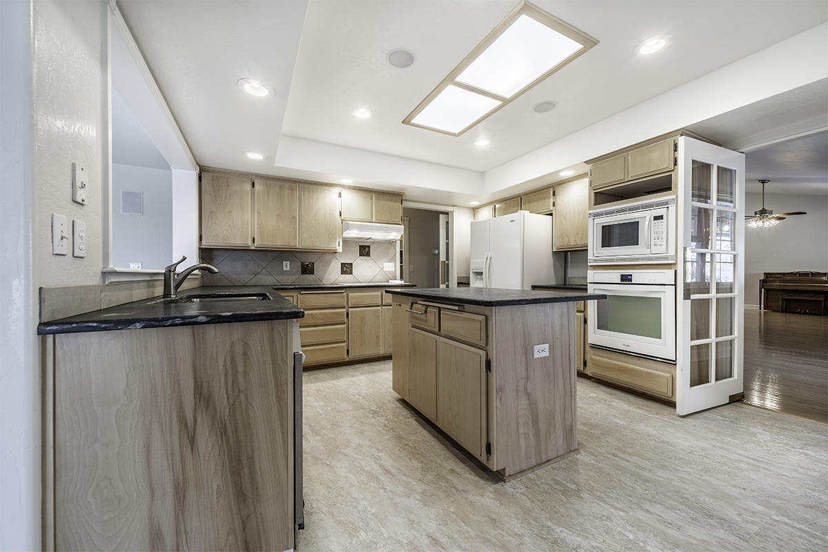 6633 Rapp Lane Talent, OR 97540 - Photo 20 of 58 DSC04071-HDR