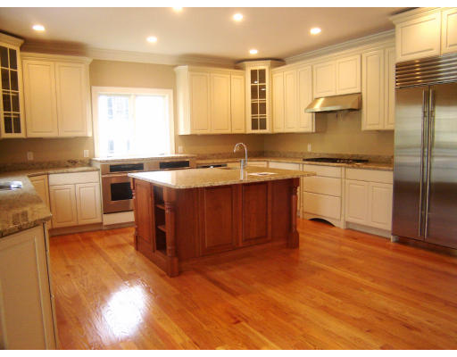18 Pilgrim Road Wellesley, MA 02481 - Photo 7 of 16