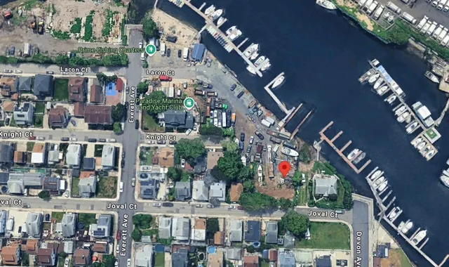 a view of a building with a lot of flowers