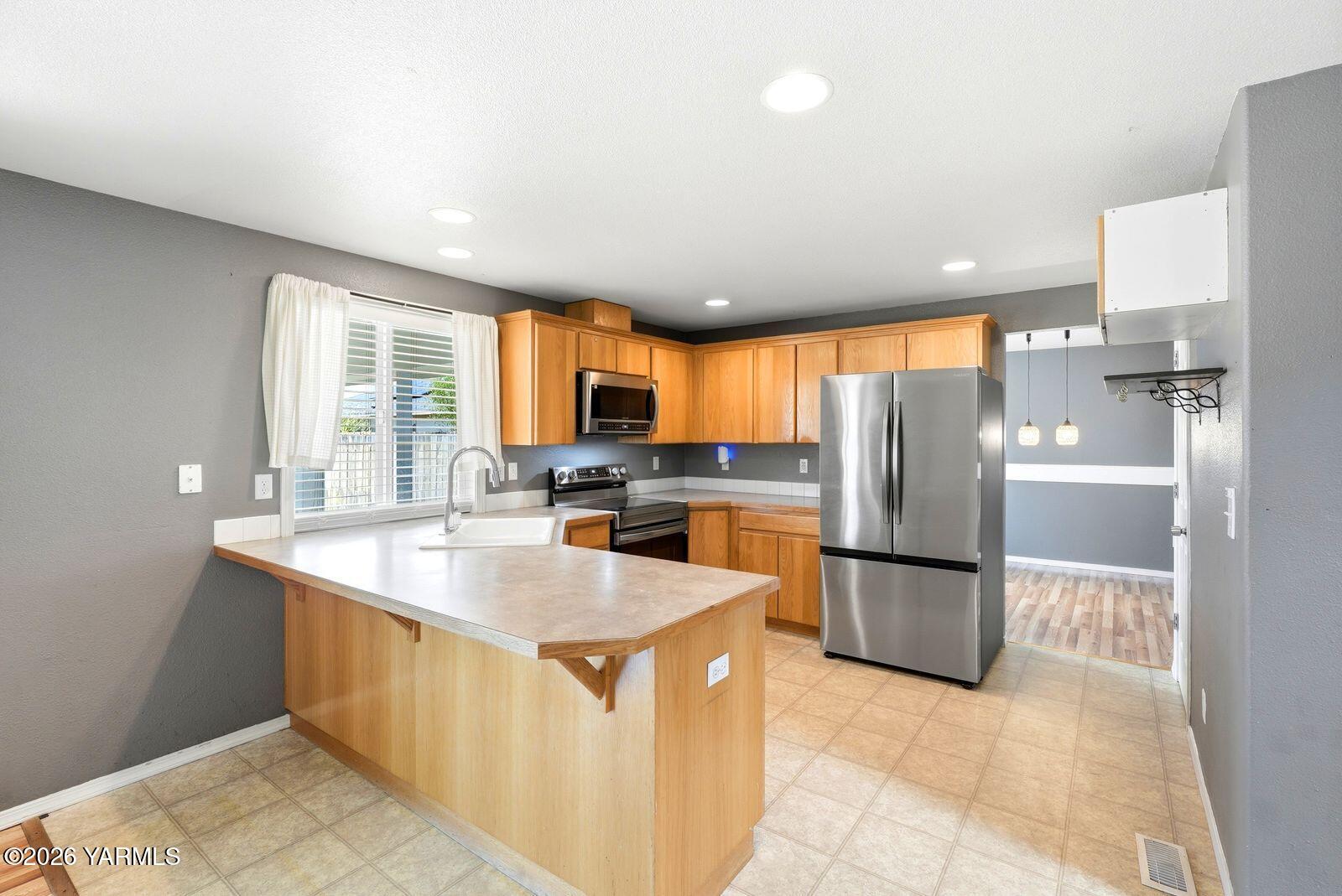 511 Millenium Avenue Moxee, WA 98936 - Photo 13 of 39 Kitchen