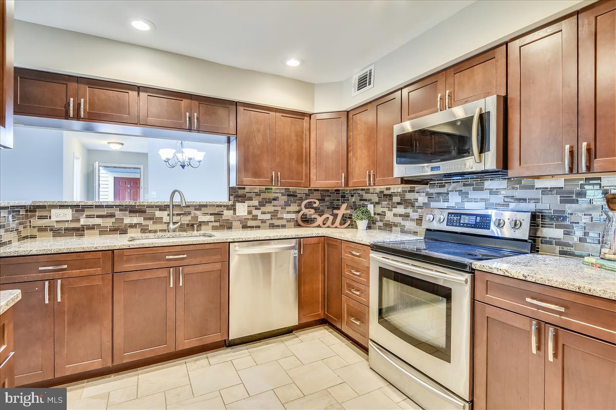 2220 Springwood Drive, Unit 102B Reston, VA 20191 - Photo 4 of 24 Kitchen