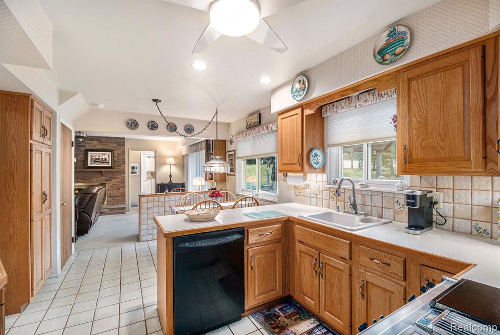 1129 Dolliver Street Rochester Hills, MI 48306 - Photo 18 of 48